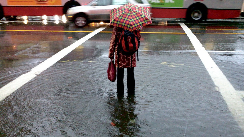 Bei ein bisschen mehr Regen staut sich auf San Franciscos Straßen schnell das Wasser. Foto: flickr[Frédéric Poirot|fredarmitage/15377842444]