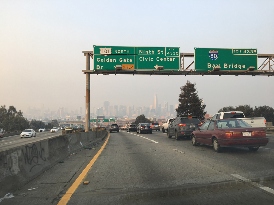 Looks like an episode of The Walking Dead: a smoke cloud over downtown San Francisco due to a burning forest 60 miles north.