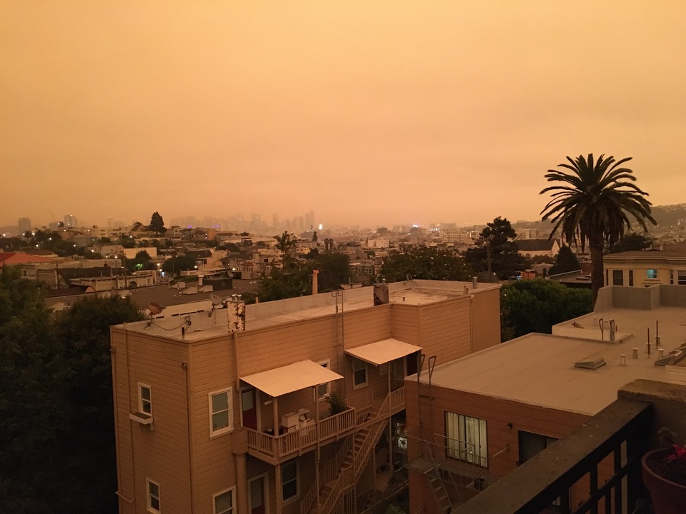 Waldbrände im Norden haben soviel Rauch in die Atmosphäre geblasen, dass San Francisco braun-orange aussieht, wie im Film Blade Runner.