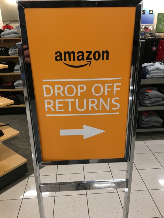 Amazon nutzt strauchelnde Kaufhausketten für seine Retouren.