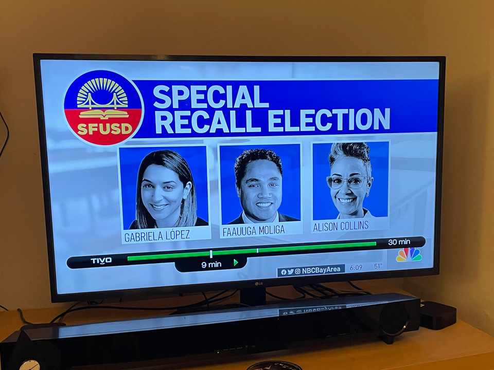 Die Abendnachrichten berichten über den bevorstehenden Recall des San Francisco Schoolboards.