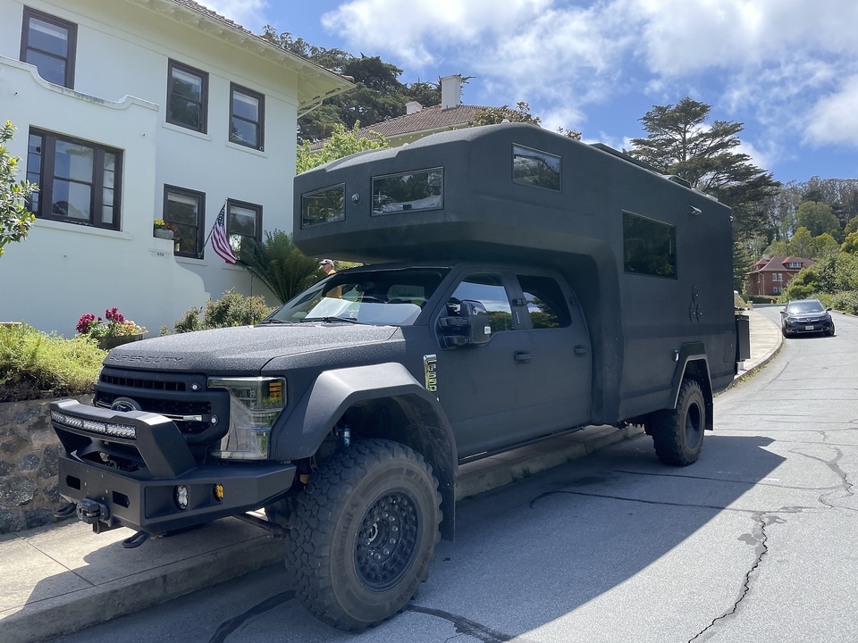 Ein 700.000 Dollar teures Earth-Roamer-Wohnmobil