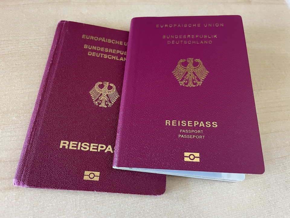 Alter und neuer Reisepass