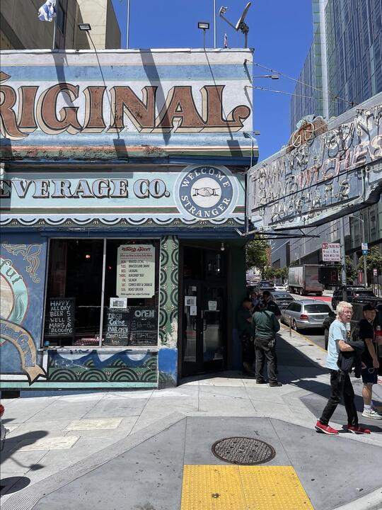 Westlich des Tenderloin-Viertels findet sich das Restaurnt Tommy's Joynt.