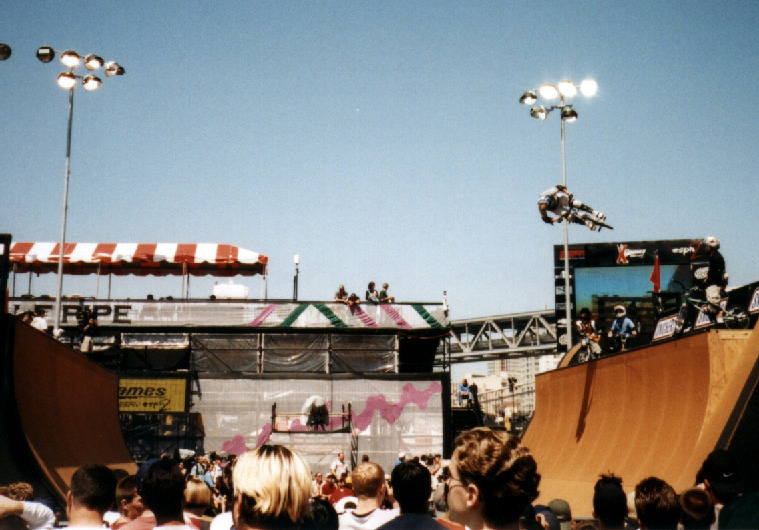 Der Radler in der Half-Pipe