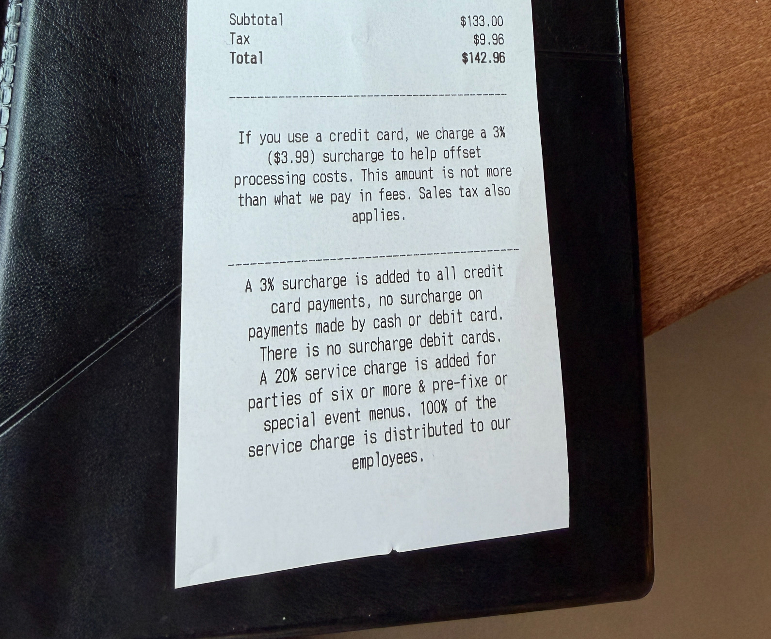 Dieses Restaurant schl&auml;gt bei Kartenzahlung 3 % auf die Rechnung.