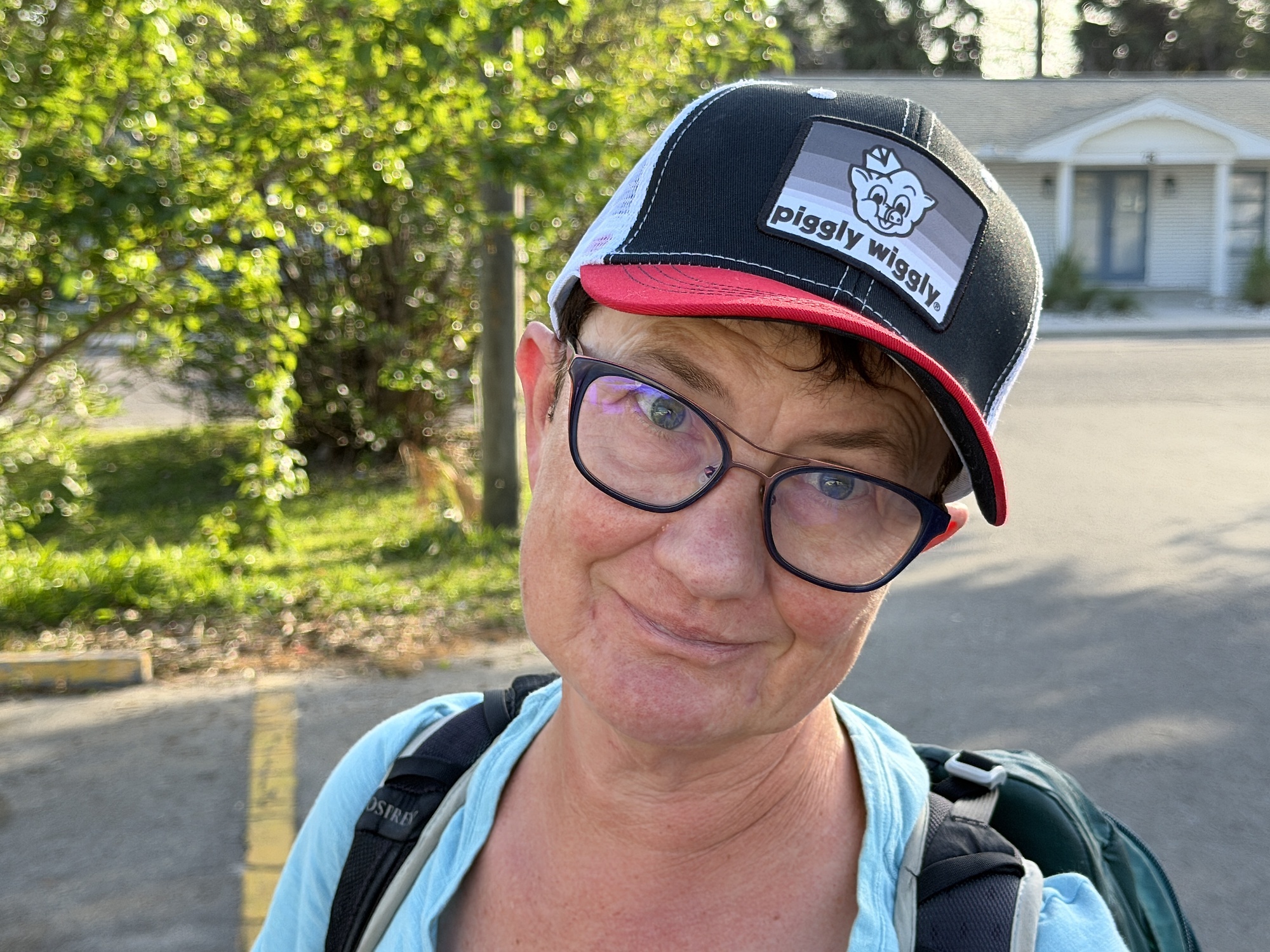 Angelika steht die neue Kappe ausgezeichnet.