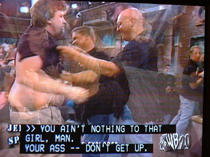 Es geht rund bei der Jerry Springer Show. Die Sicherheitsleute hindern die Kandidaten daran, sich gegenseitig zu verprügeln