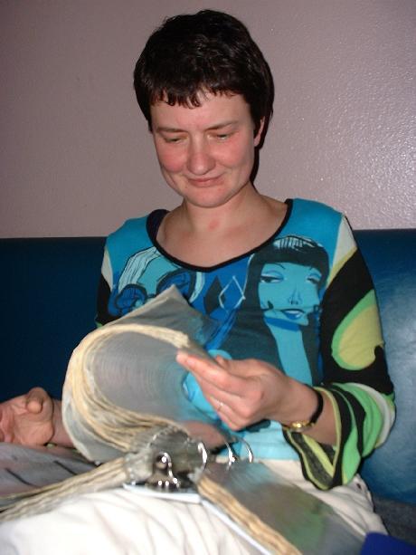 Angelika sucht nach ihren Lieblingsschmusesongs