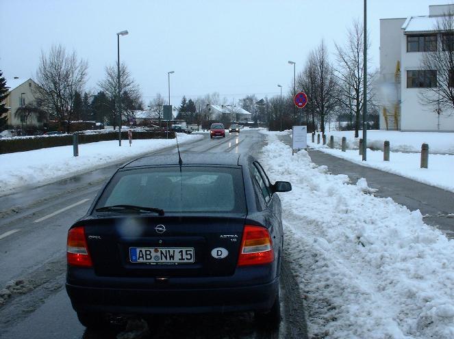 Die rasenden Rundbriefreporter in ihrem Tourmobil (Aschaffenburger Kennzeichen) auf Deutschlandtournee -- im Schnee!