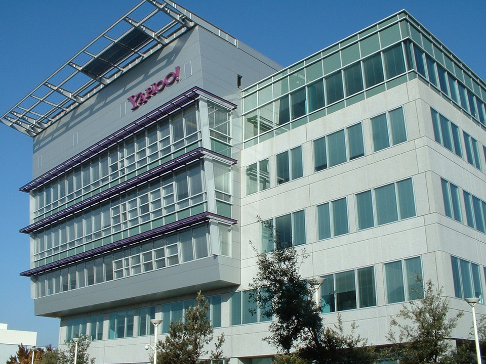 Ein Gebäude der Yahoo!-Zentrale in Sunnyvale