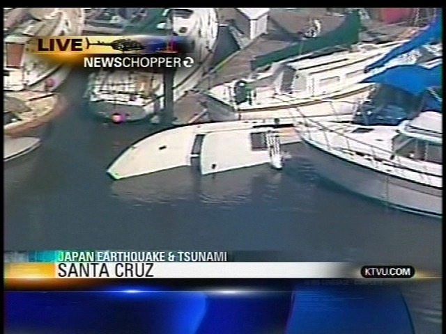 Die Mini-Tsunami hat einige Boote im Hafen von Santa Cruz durcheinandergwirbelt.
